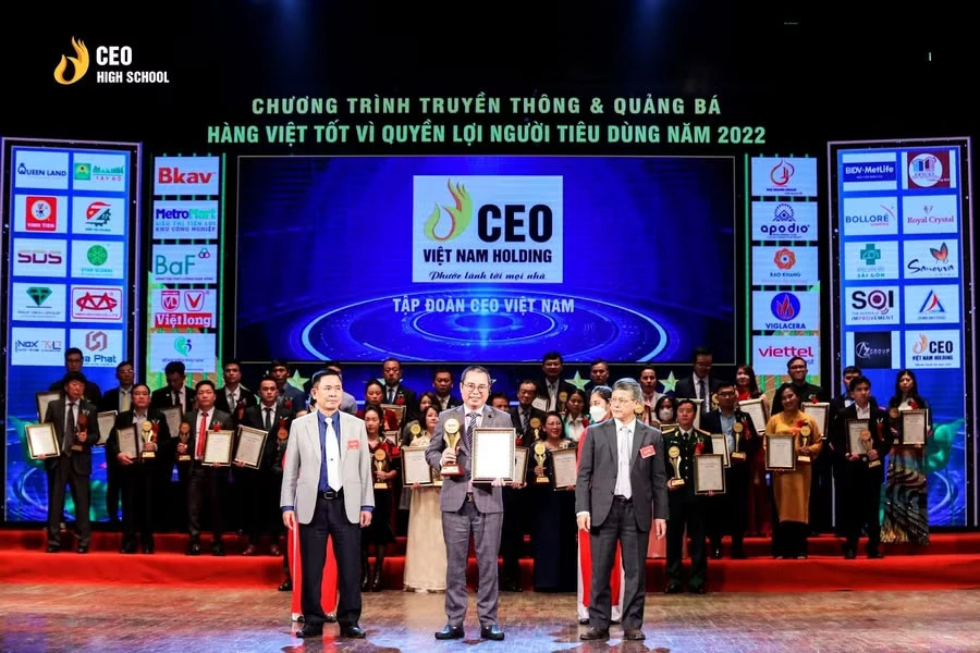 Doanh nhân Phan Đức Tuệ - Người thầy tâm huyết với giáo dục THPT